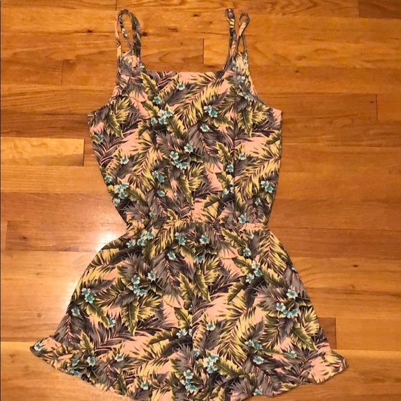 Floral Leaf Romper - Picture 2 of 3